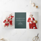 Kerstkaart met drie vouwen en foto 'Holly Happy Ho Drieluik Wenskaart (Binnen)