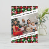 Kerstkaart met geruite en sneeuwvlokkenprint en ge (Staand voorkant)