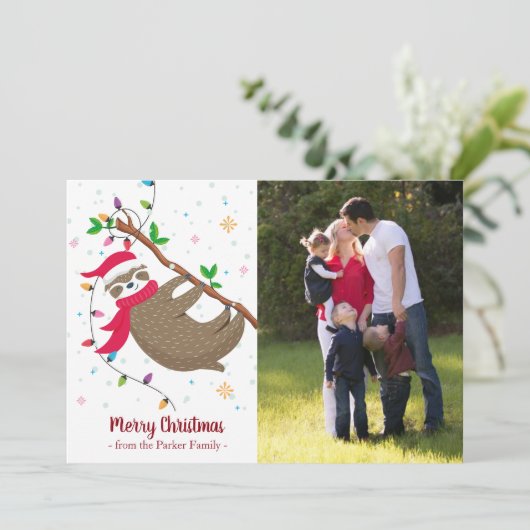 Kerstkaart met grappige Sloth Santa Hat (Staand voorkant)