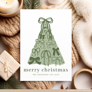 Kerstkaart met groene strik en kerstboom