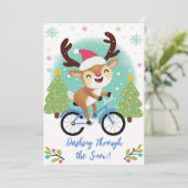 Kerstkaart met Mooie Rendieren op een Blauwe Fiets (Staand voorkant)