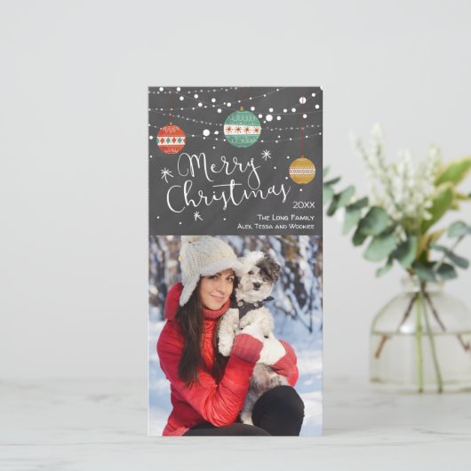 Kerstkaart met ornamenten op krijtbord (Staand voorkant)