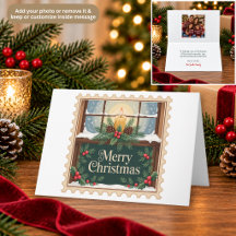 Kerstkaart met postzegel en kaars in venster
