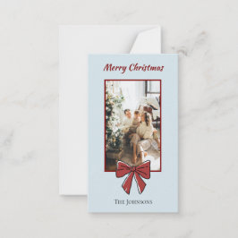 Kerstkaart met rode strik en persoonlijke notitie  notitiekaartje