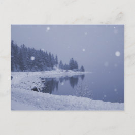 Kerstkaart met sneeuw aan zee briefkaart