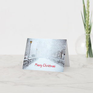 Kerstkaart met sneeuw in de stad feestdagen kaart