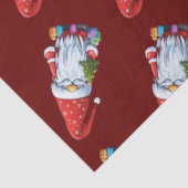 Kerstkabouter Gonk gekleed in een feestelijke outf Tissuepapier (Detail)