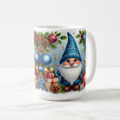 Kerstkabouter met vrolijke kerstversiering koffiemok (Voorkant rechts)