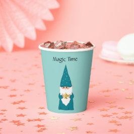 Kerstkabouter op turquoise papieren bekers