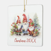 Kerstkabouters in sneeuwvlokken keramisch ornament (Links)