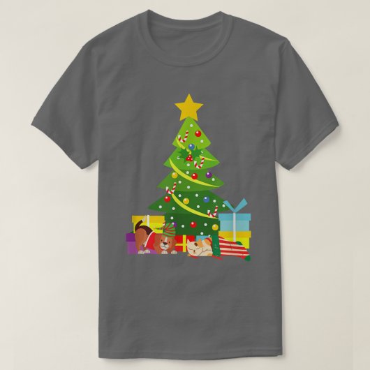 Kerstkat en hond onder de kerstboom t-shirt (Design voorkant)