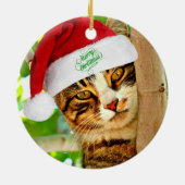 Kerstkat met tabbypatroon in een boom keramisch ornament (Achterkant)