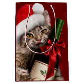 kerstkat met wijnflesje medium cadeauzakje (Voorkant)