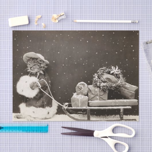 kerstkat Pulling a Sled of Cadeaus Tissuepapier (Craft)