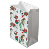 Kerstkat Winterviering Medium Cadeauzakje (Voorkant Gekanteld)