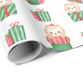 Kerstkatten geschenken en kousen op wit cadeaupapier (Rol Hoek)
