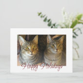 Kerstkatten klinken voor feestelijk rood feestdagenkaart (Staand voorkant)