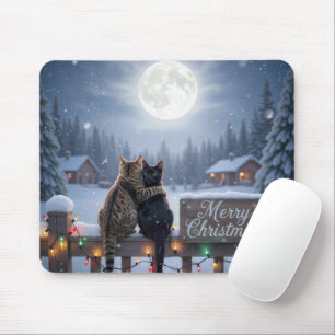 Kerstkatten knuffelen op een besneeuwde omheining muismat