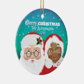 KerstKerstman en mevrouw Claus Biraciale Kerstmis Keramisch Ornament (Rechts)