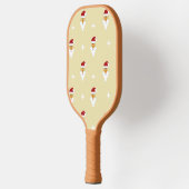 kerstkerstpatronen op bruin pickleball paddle (Links)