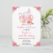 Kerstkoekjes en cacao verjaardagsfeestje roze kaart (Staand voorkant)