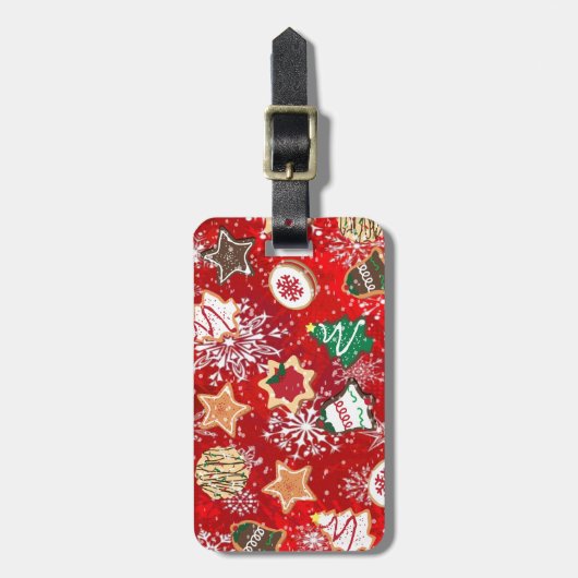 Kerstkoekjes en sneeuwvlokken op rood bagagelabel (Voorkant verticaal)