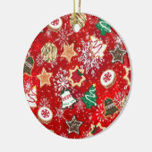 Kerstkoekjes en sneeuwvlokken op rood keramisch ornament (Links)