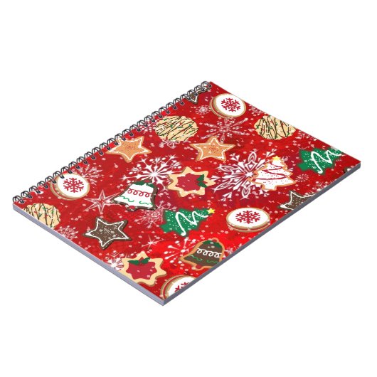 Kerstkoekjes en sneeuwvlokken op rood notitieboek (Linkerzijde)