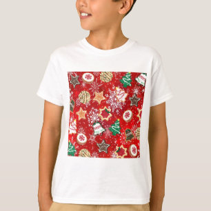 Kerstkoekjes en sneeuwvlokken op rood t-shirt