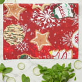 Kerstkoekjes en sneeuwvlokken op rood theedoek (Gevouwen)