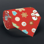 kerstkoekjes met rode feestjes stropdas<br><div class="desc">Een schattig kerstfeest stropdas met feestelijk versierde kerstkoekjes in de vorm van sneeuwvlokken, sneeuwpoppen, kerstbomen, sierplanten en sterren.</div>