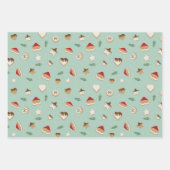 Kerstkoekjes op groen en roze inpakpapier vel (Voorkant)