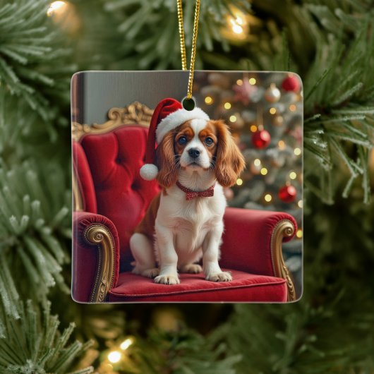 Kerstkoning Charles Spaniel op een rode stoel Keramisch Ornament (Boom)