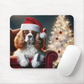 Kerstkoning Charles Spaniel op een rode stoel Muismat (Met muis)