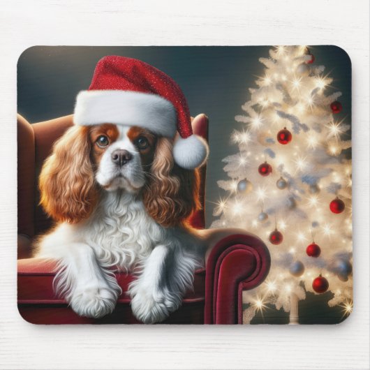 Kerstkoning Charles Spaniel op een rode stoel Muismat (Voorkant)