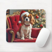 Kerstkoning Charles Spaniel op een rode stoel Muismat (Met muis)
