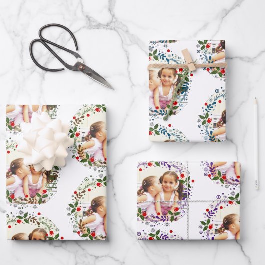 Kerstkrans in rood, blauw en paarse foto inpakpapier vel (Voorkant)