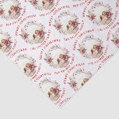 Kerstkrans met rode bloemen en foto tissuepapier (Detail)