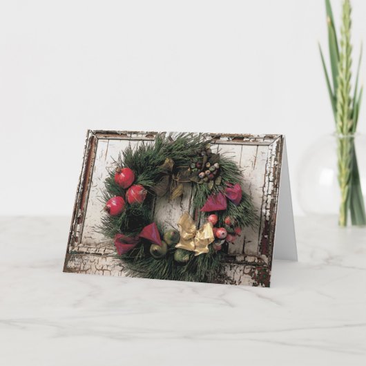 Kerstkrans op oude schuur leeg Wenskaart Feestdagen Kaart (Voorkant)