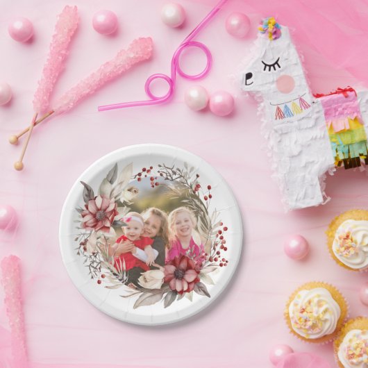 Kerstkrans, rode bloemen en bessen foto papieren bordje (Feest)