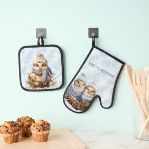 Kerstkuikens gekleed in blauw ovenwant & pannenlap set