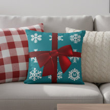 Kerstkussen met turkooizen sneeuwvlokken en rode s