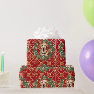 Kerstlabrador op rode sneeuwvlok achtergrond cadeaupapier