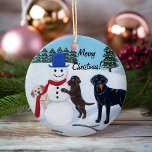 kerstlabrador Painting Snowman Keramisch Ornament<br><div class="desc">Unieke en grappige Labrador Retriever Art geschilderd door Naomi Ochiai uit Japan. Zwart Laboratorium en Geel Laboratorium en Chocolade Laboratorium worden geschilderd in het afbeelding.  Mooie kerstcadeautjes voor hondenliefhebbers die eigenaar zijn van Labradors!!</div>