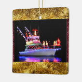 kerstlampjes op een kerstversiering keramisch ornament (Links)