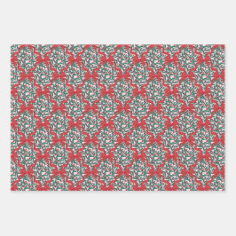 Kerstlinten en bessen op roze inpakpapier vel