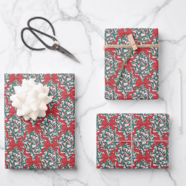 Kerstlinten en bessen op roze inpakpapier vel