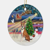 Kerstmagie - Basenji Keramisch Ornament (Links)