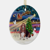 Kerstmagie - Basset Hound Keramisch Ornament (Rechts)
