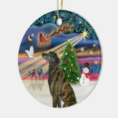 Kerstmagie - Gebrindlede Windhond Keramisch Ornament (Links)
